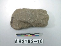 藏品(小型淺腰打製石斧)的圖片
